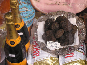 trueffel01 - trueffel markt02 (c) public domain trueffel01 trueffel markt02 c public domain Zwischen Sünde und Luxus: Die Trüffel