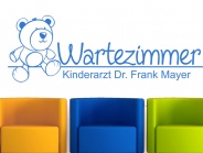 Wandtattoo Wartezimmer Kinderarzt mit Wunschtext