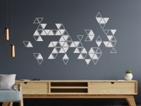 Wandtattoo Dreiecke Grau auf dunkler Wand