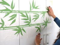 Wandtattoo Schrank Bambus festdrücken