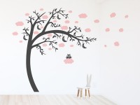 Wandtattoo Wolkenbaum im Kinderzimmer um die Ecke geklebt