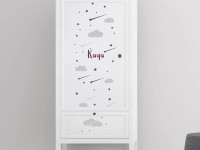 Wandtattoo Wolken und Sternschnuppen auf Schrank