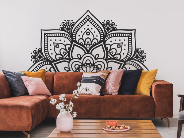 Wandgestaltung im Wohnzimmer mit orientalischem Mandala