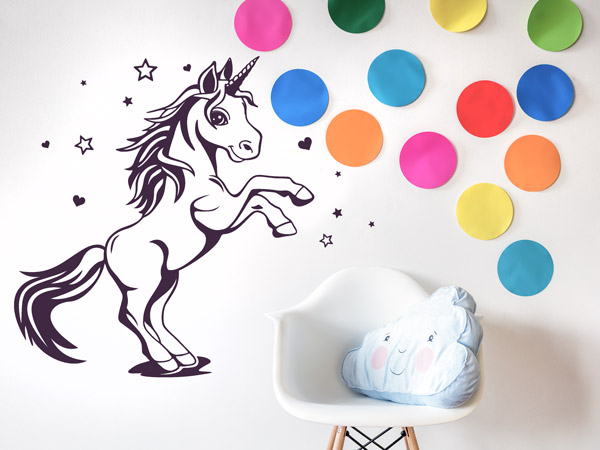 Wandtattoo Einhorn mit bunter Deko