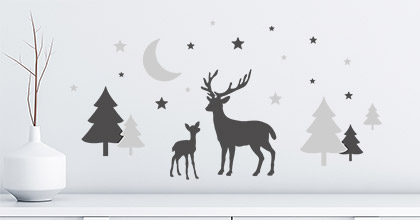Wandtattoo Reh und Hirsch mit Tannenbaum als Winterlandschaft