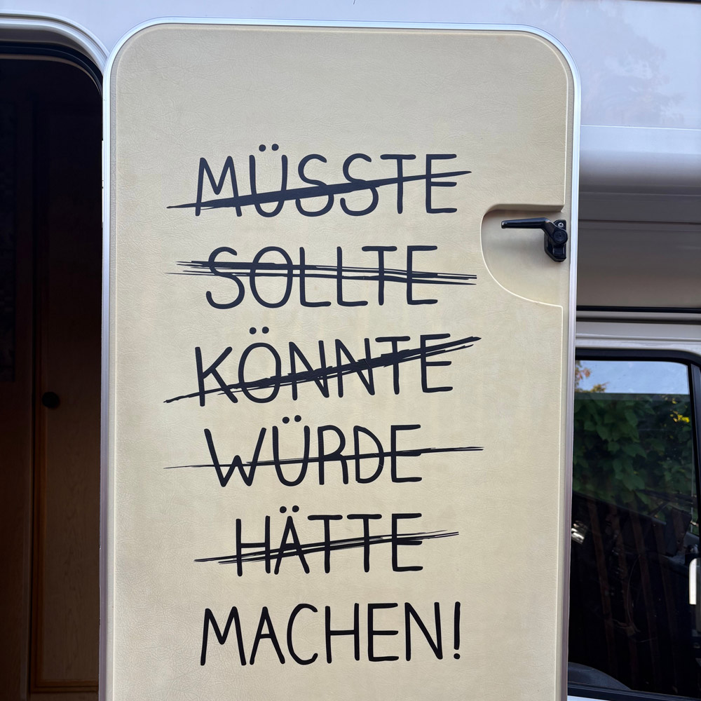 Müsste, Sollte, Könnte, Würde, Hätte – Machen auf einer Campertür