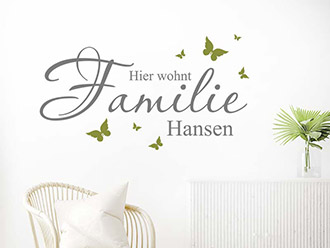 Wandtattoo Familie mit Name und Schmetterlingen