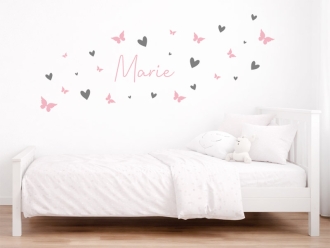 Wandtattoo Wunschname mit Herzen und Schmetterlingen