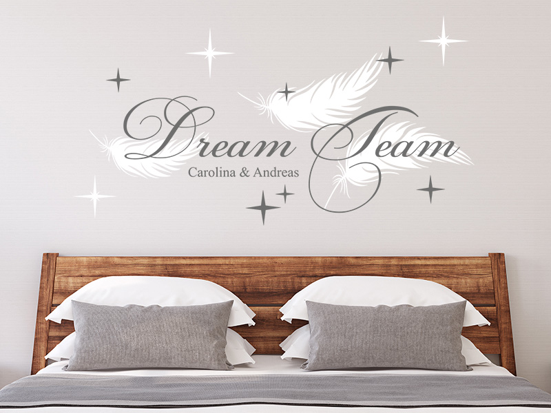 Wandtattoo Dream Team mit Federn und Namen