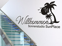 Wandtattoo Willkommen Sonnenstudio mit Wunschname