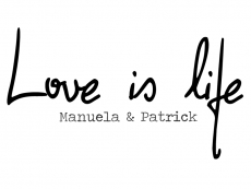 Wandtattoo Love is life mit Wunschnamen Motivansicht