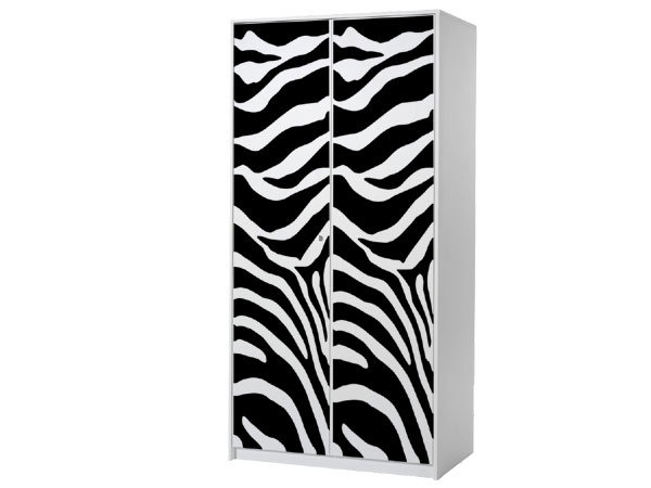 Schrank mit Wandtattoo im Zebra Look