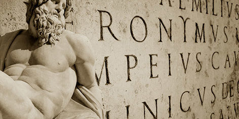 römische Schrift an einem Haus