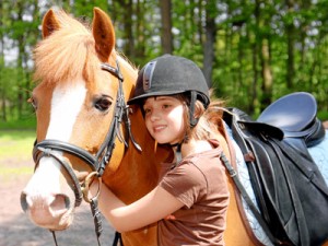 Kinder müssen zum Reitunterricht gefahren werden