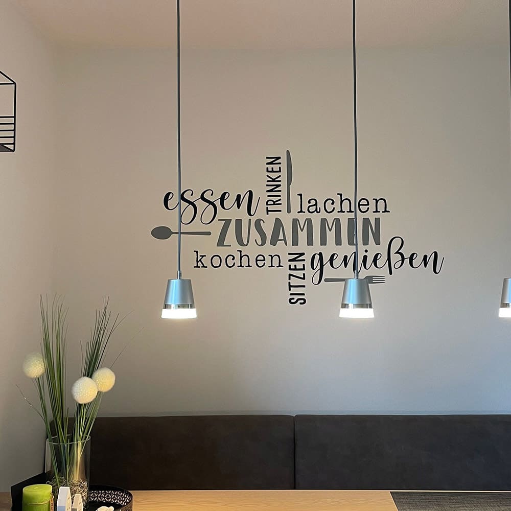 Wandtattoo Zusammen essen mit Löffel und Gabel über einem Esstisch